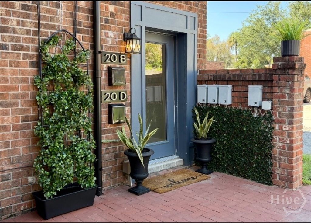 20 W Duffy Street D, Savannah, GA 31401