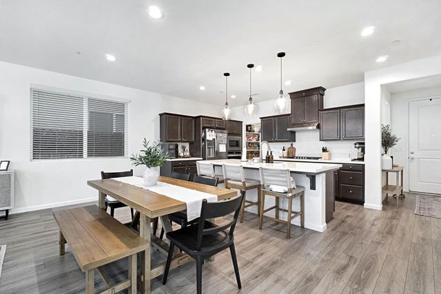 4155 Dennis Avenue, Clovis, CA 93619