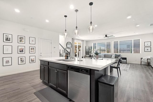 4155 Dennis Avenue, Clovis, CA 93619