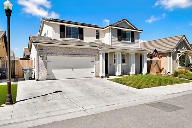 4155 Dennis Avenue, Clovis, CA 93619