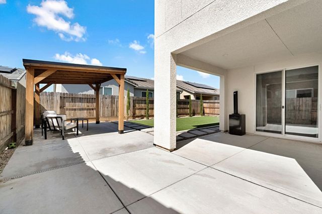 4155 Dennis Avenue, Clovis, CA 93619