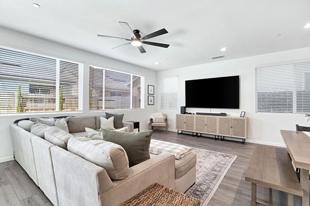 4155 Dennis Avenue, Clovis, CA 93619