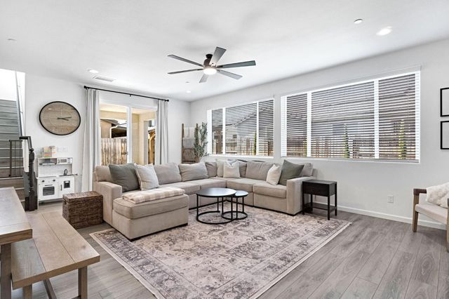 4155 Dennis Avenue, Clovis, CA 93619