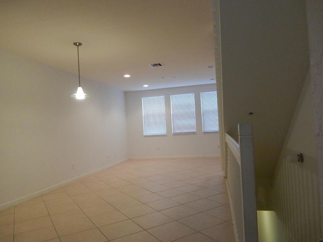 660 Amador Lane 7, West Palm Beach, FL 33401
