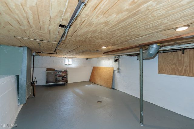 886 Archer Road, Bedford, OH 44146