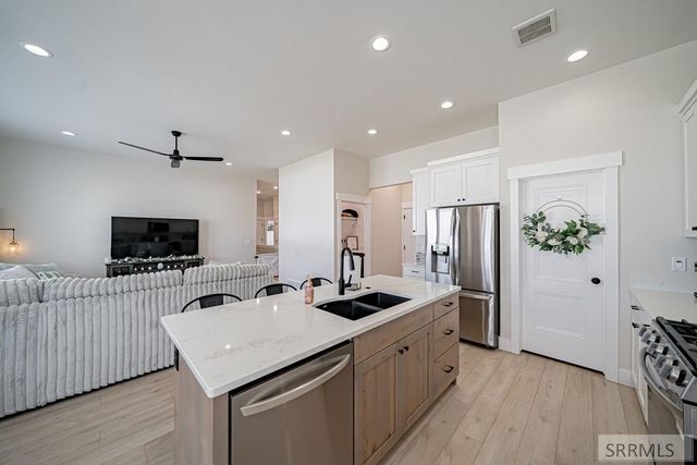 860 Montezuma St, Idaho Falls, ID 83402