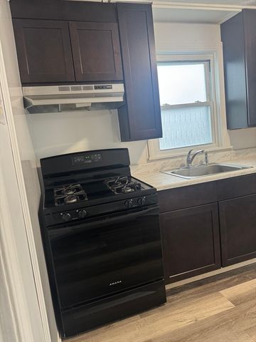 93 Webster St 2, Fall River, MA 02723