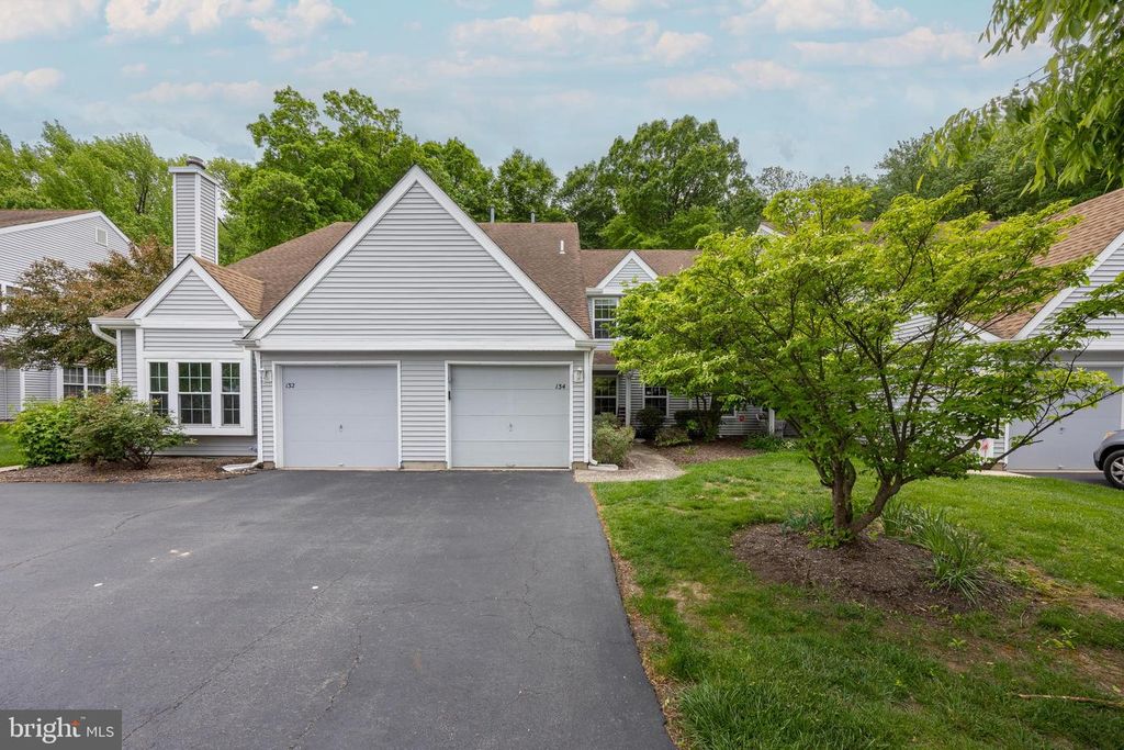 134 BIRCH HOLLOW DR, Bordentown, NJ 08505