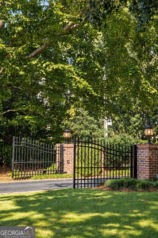 134 Blackland Road NW, Atlanta, GA 30342 — photo 2