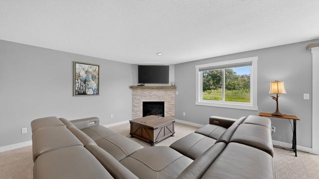 1675 Hadley Creek Drive NE, Rochester, MN 55906