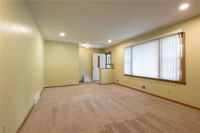12800 E 49th Street S, Independence, MO 64055