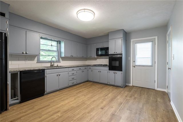12800 E 49th Street S, Independence, MO 64055