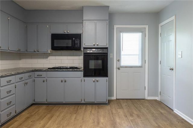 12800 E 49th Street S, Independence, MO 64055