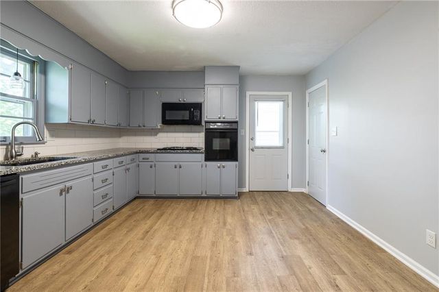 12800 E 49th Street S, Independence, MO 64055
