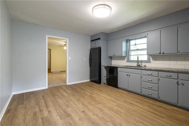12800 E 49th Street S, Independence, MO 64055