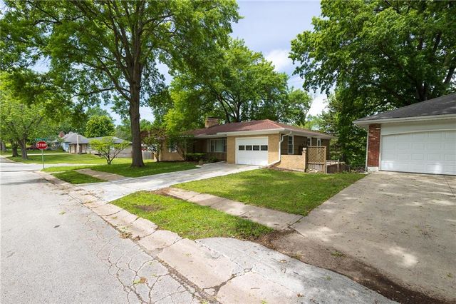 12800 E 49th Street S, Independence, MO 64055