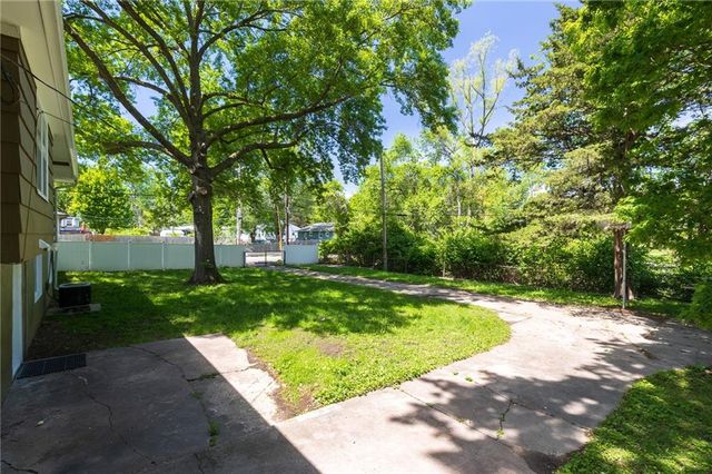 12800 E 49th Street S, Independence, MO 64055