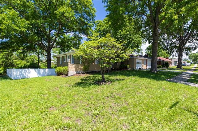 12800 E 49th Street S, Independence, MO 64055