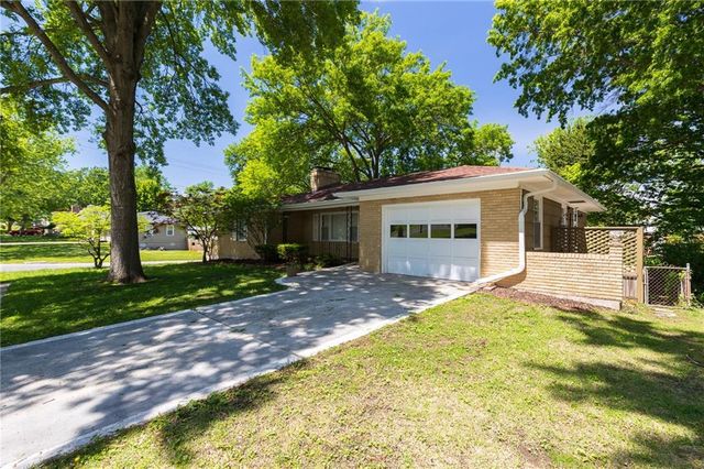 12800 E 49th Street S, Independence, MO 64055
