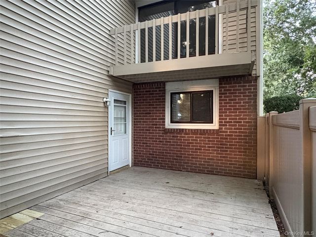200 Springmeadow Drive M, Holbrook, NY 11741