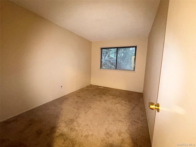 200 Springmeadow Drive M, Holbrook, NY 11741