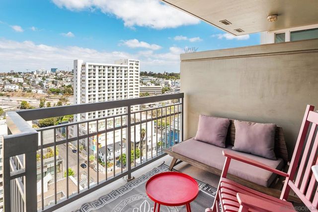 300 W Beech 1906, San Diego, CA 92101