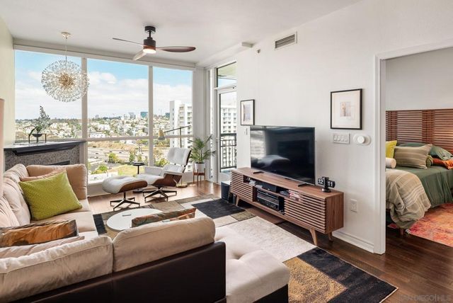 300 W Beech 1906, San Diego, CA 92101