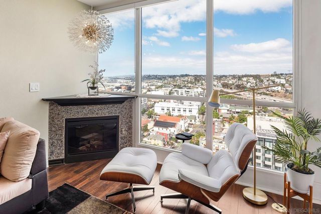300 W Beech 1906, San Diego, CA 92101