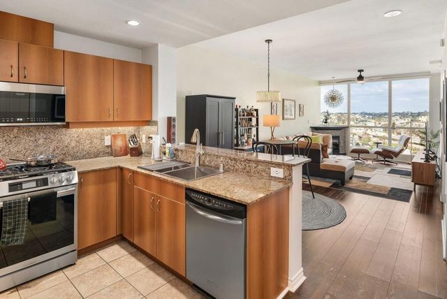 300 W Beech 1906, San Diego, CA 92101