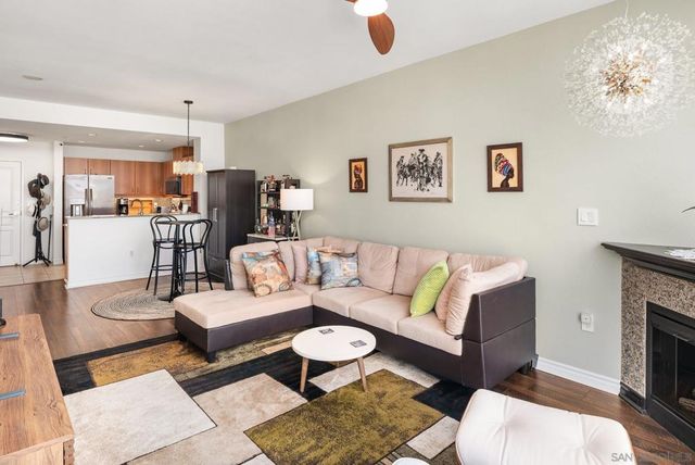 300 W Beech 1906, San Diego, CA 92101