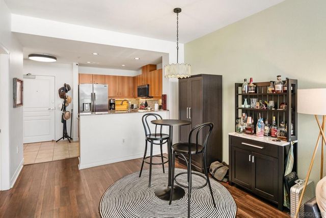 300 W Beech 1906, San Diego, CA 92101