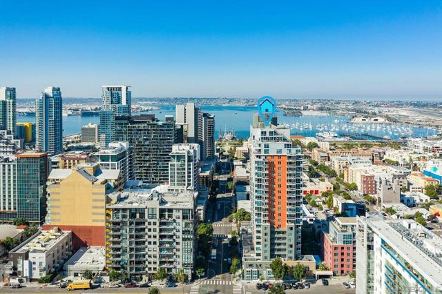 300 W Beech 1906, San Diego, CA 92101