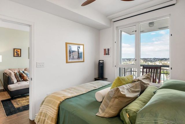 300 W Beech 1906, San Diego, CA 92101