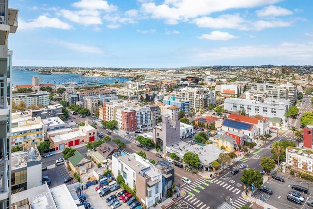 300 W Beech 1906, San Diego, CA 92101