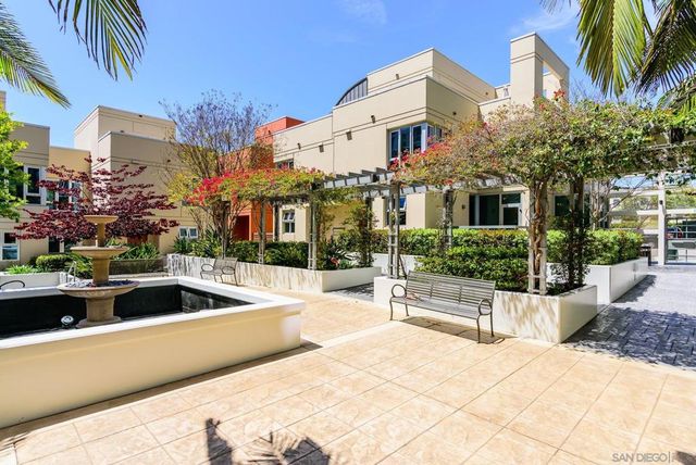 300 W Beech 1906, San Diego, CA 92101