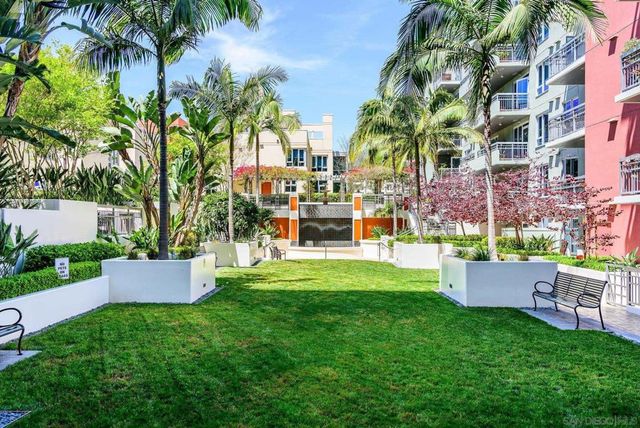 300 W Beech 1906, San Diego, CA 92101