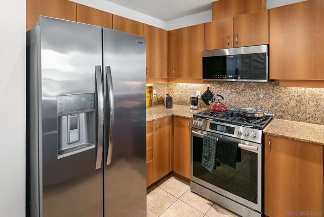 300 W Beech 1906, San Diego, CA 92101