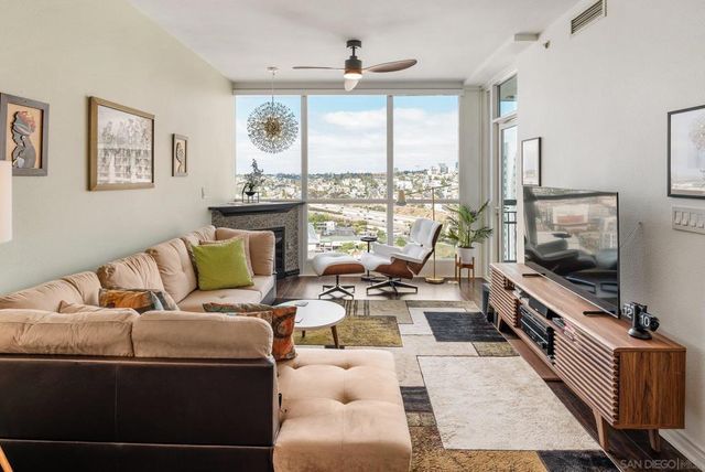 300 W Beech 1906, San Diego, CA 92101