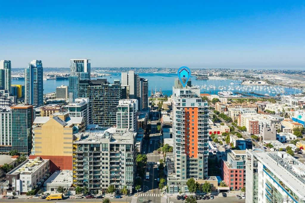 300 W Beech 1906, San Diego, CA 92101 — photo 2