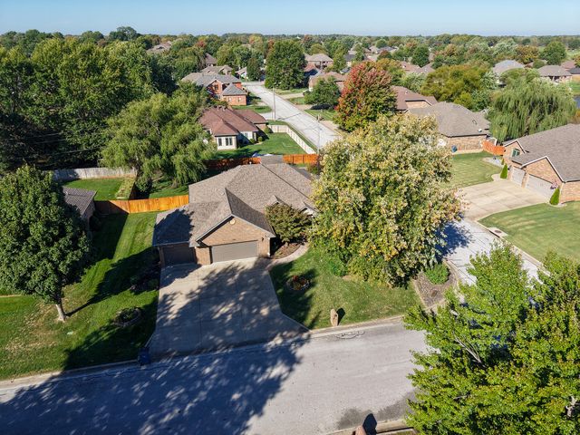 609 N Elderberry Lane, Nixa, MO 65714