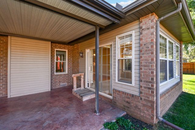 609 N Elderberry Lane, Nixa, MO 65714