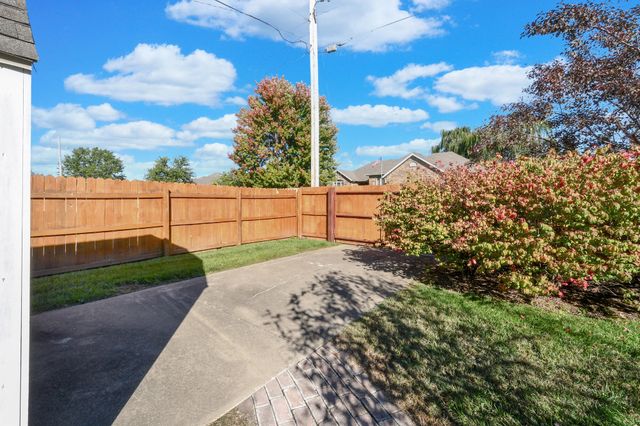 609 N Elderberry Lane, Nixa, MO 65714