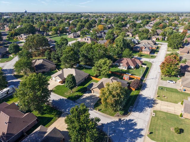 609 N Elderberry Lane, Nixa, MO 65714