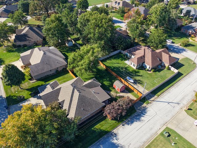 609 N Elderberry Lane, Nixa, MO 65714