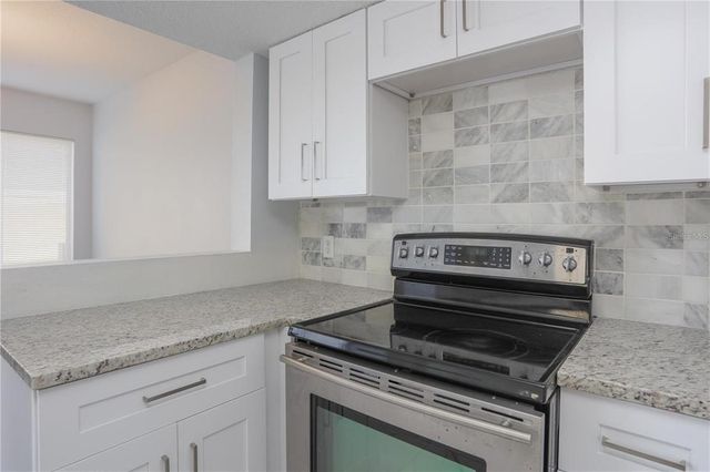202 WASHINGTON PALM LOOP, Davenport, FL 33897