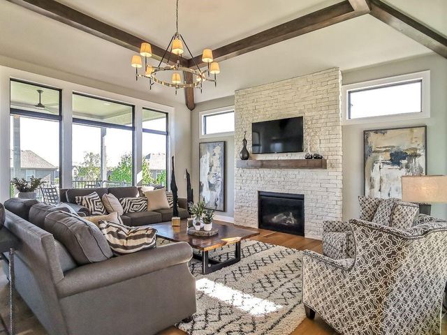 2908 NE 102nd Street, Kansas City, MO 64155