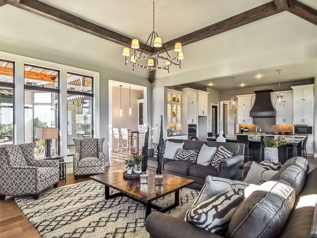 2908 NE 102nd Street, Kansas City, MO 64155