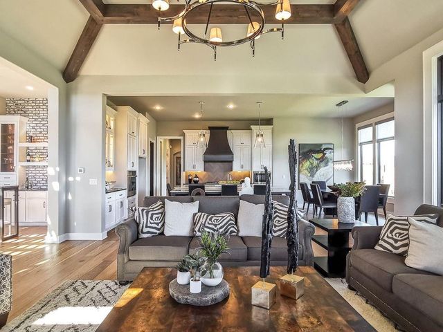 2908 NE 102nd Street, Kansas City, MO 64155