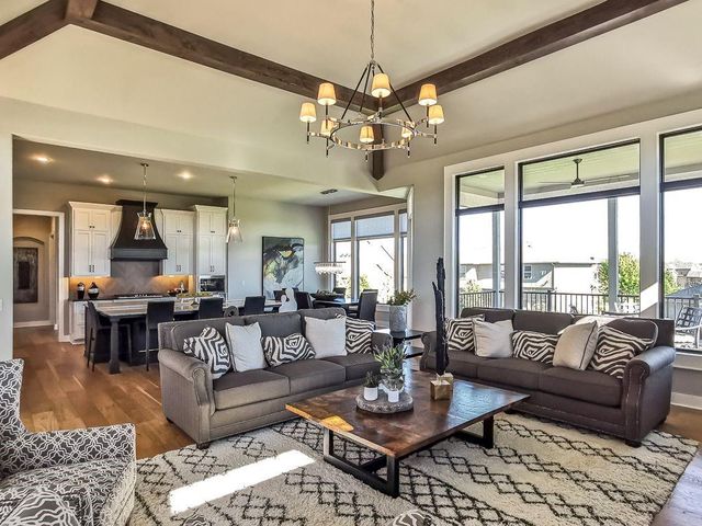 2908 NE 102nd Street, Kansas City, MO 64155