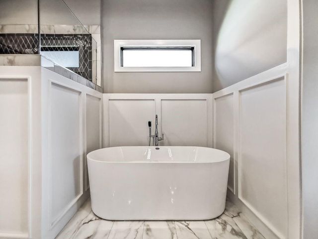 2908 NE 102nd Street, Kansas City, MO 64155